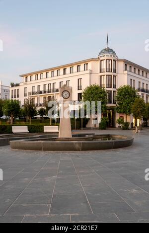 Germania, Meclemburgo-Pomerania occidentale, isola di Ruegen, Binz, luogo al molo Foto Stock