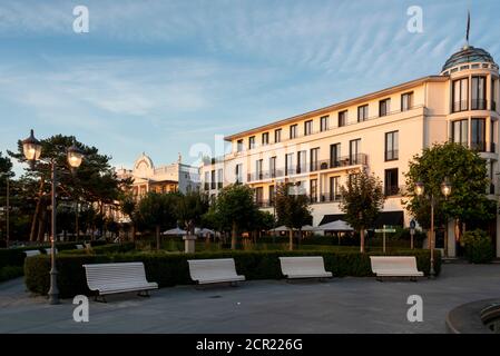 Germania, Meclemburgo-Pomerania occidentale, isola di Ruegen, Binz, luogo al molo, casa di dune Foto Stock