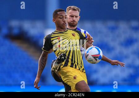 Tom Lees (15) del mercoledì di Sheffield si inzidì con João Pedro (10) di Watford Foto Stock