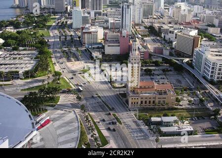 Miami, Florida, USA - Settembre 2005: Veduta d'archivio dello storico edificio della Freedom Tower e del Miami Dade College su Biscayne Boulevard. Foto Stock