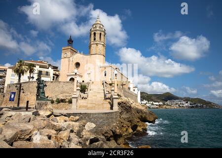 La chiesa de Sant Bartomeu y Santa Tecla a Sitges, Garraf, Cataluña, España Foto Stock