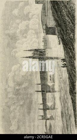 . Les chemins de fer . fer qui entre dans lacomposition de ce tunnel est de 10 milioni e demide chilogrammi. Passons maintenant aux ponts à treillis, Fort à lamode en Allemagne. Examinez ce spécimen {fuj. 56). CEST le Grand pont qui relie, vis-à-vis de Kehl etde Strasbourg, le réseau des chemins de fer de lEstfrançais aux chemins badois. à la vue du dessin qui précède, le genre detablier métallique qui constie les ponts à treillis.Mais comme je viens de le dire, la fondation despiles a nécessité lemploi dune méthode assez origi-nale pour tails von justier Foto Stock