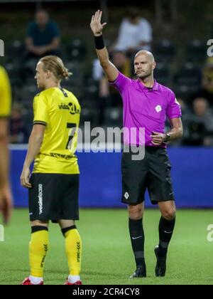 VENLO, PAESI BASSI - SETTEMBRE 18: Arbitro Rob Dieperink durante la partita Eredivisie tra VVV Venlo e FC Utrecht allo stadio Covebo - De Koel il 18 settembre 2020 a Venlo, Paesi Bassi. *** Local Caption *** Rob Dieperink Foto Stock