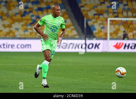 KIEV, UCRAINA - 5 AGOSTO 2020: Marcel Tisserand di VfL Wolfsburg in azione durante la UEFA Europa League contro Shakhtar Donetsk allo stadio NSC Olimpiyskyi a Kiev, Ucraina Foto Stock