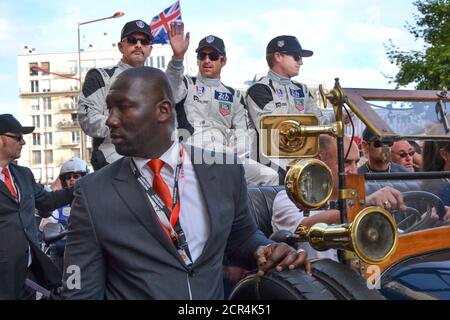 LE MANS, FRANCIA - 13 GIUGNO 2014: Patrick Dempsey e la sua squadra a le mans, Francia. Foto Stock