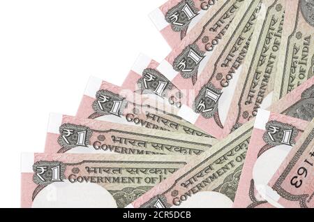 1 bollette di rupia indiana giace in ordine diverso isolato su bianco. Concetto di banca locale o di creazione di denaro. Banner di background aziendale Foto Stock