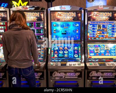 Slot machines, qui in occasione dell'ima, la fiera internazionale per l'intrattenimento e distributori automatici, Düsseldorf, Nord Foto Stock