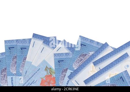 1 bollette di ringgit malese giace sul lato inferiore dello schermo isolato su sfondo bianco con spazio per la copia. Modello di banner di background per i concetti aziendali Foto Stock