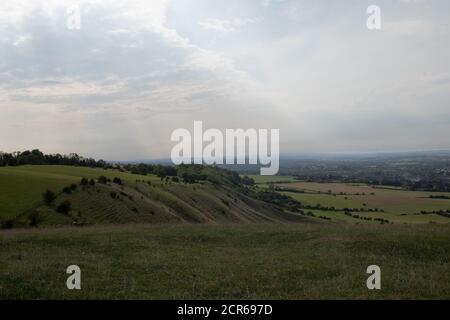 Guardando a ovest da Bratton Camp verso Westbury, Wiltshire, Regno Unito Foto Stock