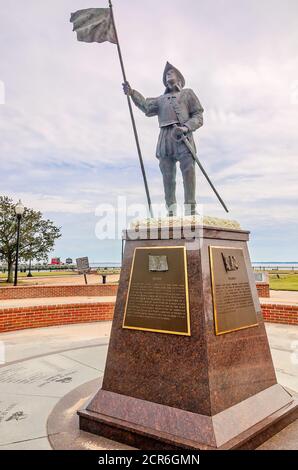 Una statua dell'esploratore spagnolo Tristan de Luna si trova in Plaza de Luna di Palafox Pier, 18 settembre 2020, a Pensacola, Florida. Foto Stock