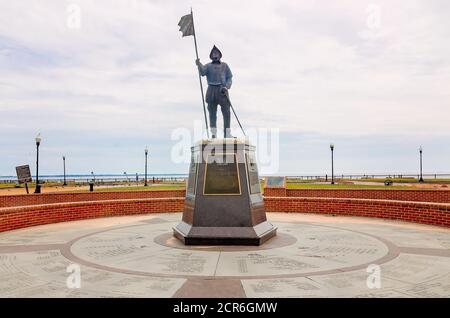 Una statua dell'esploratore spagnolo Tristan de Luna si trova in Plaza de Luna di Palafox Pier, 18 settembre 2020, a Pensacola, Florida. Foto Stock