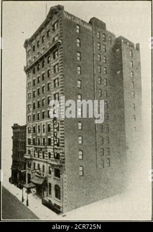 . Il libro rosso ufficiale dell'hotel e l'elenco . HOTEL GERARD WEST 44TH ST. TRA BROADWAY E 6TH AVE. A due isolati e mezzo dal Grand CentralDepot. A cinque minuti dalla Pennsylvania Depot.Cars corre entro mezzo isolato dall'hotel. Camera singola, senza bagno, 1.00 dollari e 1.50 dollari al giorno Camera con bagno privato, 2.00 dollari e 2.50 dollari al giorno e fino a pranzo, 50 cts. Cena, 85 cts. Anche a la carte MAPPA DI NEW YORK INVIATO GRATUITAMENTE SU RICHIESTA JOHN RANKIN, Proprietor u quattordici East Sixteth Street di fronte Metropolitan Cluband che si affaccia Central Park UN appartamento di alta classe HotelEAGER & BABCOGK &gt;&gt; Pubblicità Foto Stock