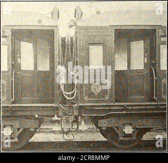 . Giornale ferroviario elettrico . ELETTRIFICAZIONE DEL LANCASHIRE & YORKSHIRE - VISTA DEL RITORNO DELLA QUARTA FERROVIA ; PORTE DI VESTIBOLO SULLE AUTOMOBILI 4 MARZO 1916] GIORNALE FERROVIARIO ELETTRICO 441 Foto Stock