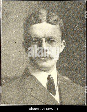 . Electric railway journal . unisca la ditta di Barclay Parsons & Klapp, di cui è un socio.durante gli ultimi dieci anni, da quando lascia Chicago, è stato impegnato su una notevole varietà di consulenza en-gineer lavoro con questa ditta, ma ha dedicato una grande parte della sua attenzione ai problemi di trazione. In questo periodo ha indagato e riferito su molte delle condizioni operative delle più grandi aziende in questo paese e ha visitato e studiato anche i sistemi d'Europa. Themost recente pezzo di lavoro sul traffico urbano fatto sotto MR.Brinckerhoffs supervisione immediata e direzione wa Foto Stock