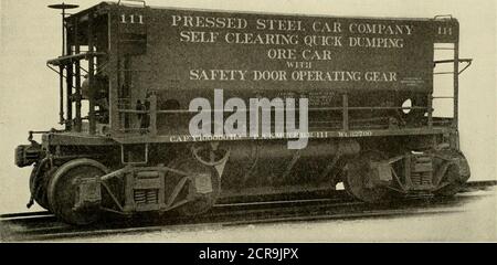 . Il diario americano del diario ferroviario e dell'ingegnere. El che dorme e le automobili del salotto per equipaggiare il sistema di geyPennsylvania. JuLv, 1910. INGEGNERE AMERICANO E GIORNALE FERROVIARIO. 267 NUOVO RAPIDO SCARICO AUTO. AUTO MINERALE che rappresenta un sacco di 300 automobili che sta costruendo al suo stabilimento di • Chicago, la Western Steel Car & Foundry Co., per la macchina in acciaio pressato Compaxv. Duluth & Iron Range, e la Duluth, Missaba & Northern Railroads, nel cui progetto è mostrato ciò che si può fare il trasporto di minerale dalle miniere alle banchine al momento in cui vengono rimosse le limitazioni di intralcio. Questa macchina, di cui grandi Laghi e Th Foto Stock