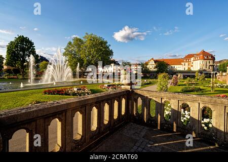 Giardini termali e roseto nelle Terme di Bad Kissingen, bassa Franconia, Franconia, Baviera, Germania Foto Stock