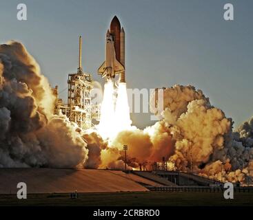 Space Shuttle Atlantis' STS-117 missione lancia dal Kennedy Space Center. Foto Stock