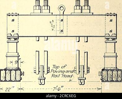 . Giornale ferroviario elettrico . Piega su €&gt;di piatto &gt;da 1 a 30 angolo e blockso/Idas mostra I DETTAGLI DEL TRACK STRACTORS. Sono considerati, e i funzionari delle strade hanno osato guardare avanti con reale apprensione al tempo in cui questi stessi tracciati devono uscire. Circa diciotto mesi fa la nostra azienda costruì circa 700 piedi di doppio binario in strade asfaltate.la rotaia era P. S. Co. N. 292 sezione, 7 pollici di altezza e pesando 116 lb. Al cantiere. Questa rotaia è stata posata on6-in. X 8-in. X 6-ft. Legature di sequoia distanziate 20-in. Centers. Queste cravatte sono state poste su una roccia frantumata 6-in., balla cementgroutata Foto Stock