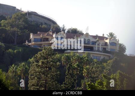 Beverly Hills, California, USA 19 settembre 2020 UNA visione generale dell'atmosfera di 10066 Cielo Drive, dove visse Shaton Tate e si svolsero omicidi Mansion (ex Cielo Drive 10050), Ed ex casa di Cary Grant, Dyan Cannon, Candice Bergen, Trent Reznor, Lillian Gish il 19 settembre 2020 a Beverly Hills, California, USA. Foto di Barry King/Alamy Stock foto Foto Stock