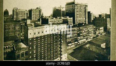 . Tour alla quarantaduesima convention annuale della American Bankers' Association, Kansas City, Missouri, dal 25 al 30 settembre 1916 : tre treni speciali via le linee centrali di New York. LV. Utica 6:00 PM LV. Siracusa 19:15 LV. Rochester 20:55 pranzo e cena in treno Domenica 24 settembre: AR. Chicago (N. Y. C. RR) 10:30 AM LV. Chicago (A. F. RR) 10:45 AM AR. Kansas City 9:15 PM tutti i pasti in auto da pranzo Lunedi, 25 settembre a Sabato, 30 settembre: Partecipare alla convention della American Bankers Associa-tion a Kansas City. I membri del Tour C possono anche estendere il loro viaggio t Foto Stock