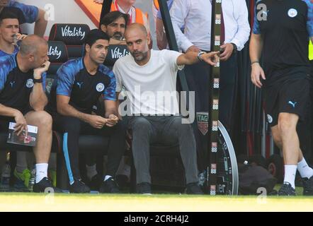 Il capo allenatore Pep Guardiola della città di Manchester e l'assistente Mikel Arteta. CREDITO : © MARK PAIN / ALAMY STOCK FOTO Foto Stock