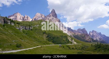 Vista dal sentiero per il col Bricon Lakes Foto Stock