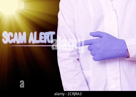 Scrittura a mano concettuale che mostra l'avviso di truffa. Concetto che significa e-mail non richiesta che rivendica la prospettiva di un affare visualizzazione Sticker Paper Accessori Foto Stock