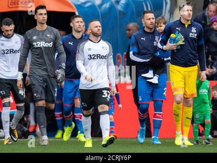 Wayne Rooney della contea di Derby guida la sua squadra come capitano contro Crystal Palace. PHOTO CREDIT : © MARK PAIN / ALAMY STOCK PHOTO Foto Stock