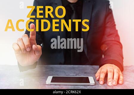 Scrittura del testo a mano zero incidenti. Foto concettuale strategia importante per prevenire gli incidenti sul luogo di lavoro modello di visualizzazione schermo nero moderno Foto Stock