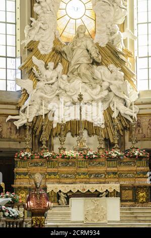 19 settembre 2020, Napoli, Italia: NAPOLI - 19 SETTEMBRE 2020 - Vista generale dell'altare del Duomo di Napoli dopo il miracolo della liquefazione del sangue di San Gennaro (San Gennaro), 19 settembre 2020. Il patrono di Napoli, è famoso per il presunto miracolo della liquefazione annuale del suo sangue nella festa del 19 settembre, 16 dicembre e il sabato prima della prima domenica di maggio. (Immagine di credito: © Manuel Dorati/ZUMA Wire) Foto Stock