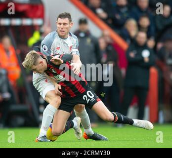 James Milner affronta David Brooks durante la sua 500esima apparizione nella Premier League. Bournemouth / Liverpool. Immagine : © Mark Pain / Alamy Foto Stock