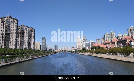 Paesaggio urbano di Tianjin lungo il fiume Haie Foto Stock