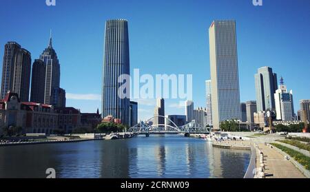Paesaggio urbano di Tianjin lungo il fiume Haie Foto Stock