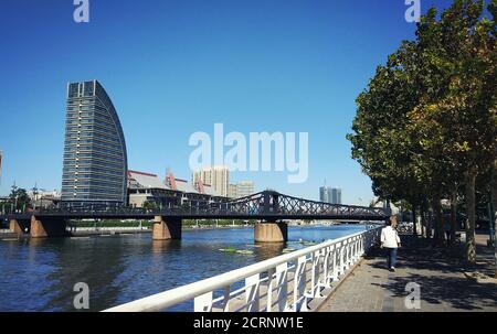 Paesaggio urbano di Tianjin lungo il fiume Haie Foto Stock