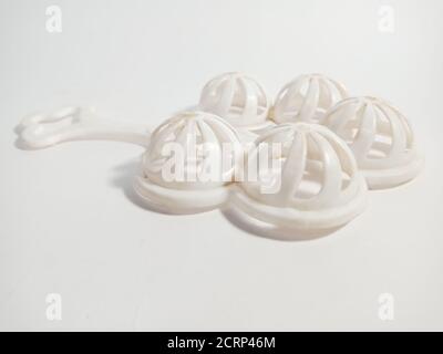 Giocattolo di colore bianco isolato su sfondo bianco per marketing e branding di sfondo promozionale scopo. Foto Stock