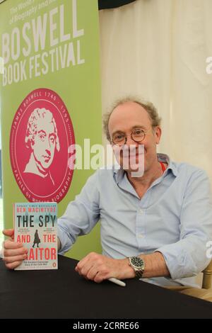 Boswell Book Festival, Dumfries House, Cumnock Ayrshire, Scozia, Regno Unito 11 maggio 2019. L'autore ben MacIntyre parla del suo libro The Spy and the Traitor l'annuale Boswell Book Festival è unico in quanto è l'unico Book Festival che si occupa in modo eccellente di memorie e biografie. Foto Stock