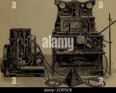 . Apparecchi a raggi X : completi costumi e accessori per laboratori a raggi X. attraversati il circleprefisso. APPARECCHIATURA A RAGGI X - attrezzatura speciale. Outfit a raggi X con generatore di galleggianti a benzina. Molto spesso si trova impraticabile o impossibile ottenere un servizio elettrico commerciale in molte località, e per soddisfare questa condizione, abbiamo ideato degli abiti come mostrato nell'illustrazione; Composto da un motore a benzina direttamente collegato ad un multi-polardinamo a bassa velocità, e armadio dotato di un set completo di raggi X, costituito dalla nostra bobina di induzione ad avvolgimento sec-zionale standard, mercu centrifugo Foto Stock