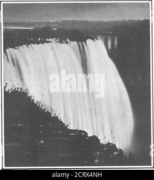 . Scientific American Volume 97 numero 16 (Ottobre 1907) . alls searchlights senza servizio. La scena di Thenight così ha generato wassuale come forzare tutto ad ammetterlo che coloro che hanno seenNiagara soltanto di giorno hanno visto il buthalf. Per anni questa risistemazione estiva ha desiderato un'attrazione di vigilia che wouldserve per intrattenere i visitatori ri-maining durante la notte nella città, e che potrebbe anche servire il buon scopo di attrarre molti altri da punti vicini per godere la nuova bellezza della località. Therehas è stato molto discutere circa l'illuminazione delle cascate, ma è caduto su sindaco an-thony C. Douglass a Carryo Foto Stock