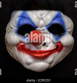Maschera di Halloween vintage Clown isolata su sfondo nero Foto Stock