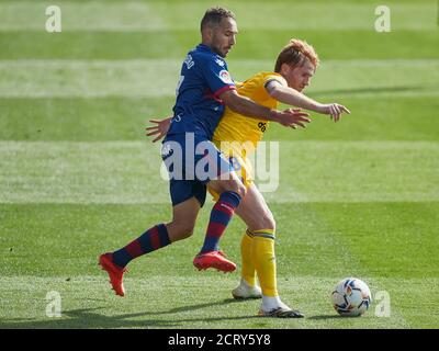 HUESCA, 20-09-2020. LaLiga Santander 2020/2021, data 2. Huesca - Cadice. Alex Fernandez di Cadice CF e David Ferreiro di SD Huesca Credit: Pro Shots/Alamy Live News Foto Stock