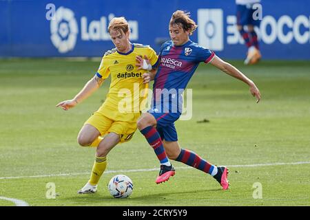 HUESCA, 20-09-2020. LaLiga Santander 2020/2021, data 2. Huesca - Cadice. Alex Fernandez di Cadice CF e Pedro Mosquera di SD Huesca Credit: Pro Shots/Alamy Live News Foto Stock