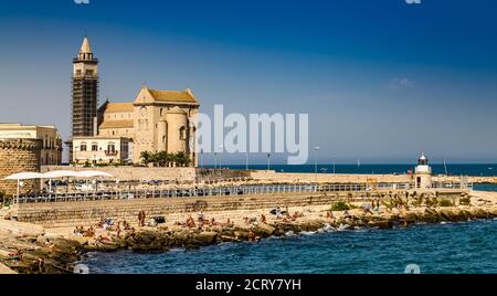 TRANI (BT), 30 AGOSTO 2020: La luce illumina la Cattedrale di Santa Maria Assunta Foto Stock