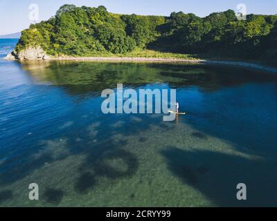 Vista aerea di SUP Surfer, regione di Primorsky, Russia Foto Stock