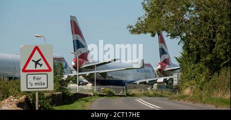 Kemble, Gloucestershire, Inghilterra, Regno Unito. 2020. British Airways 747 si allinea per il disassemblaggio all'aeroporto di Cotswold a causa dell'epidemia di Covid. Foto Stock