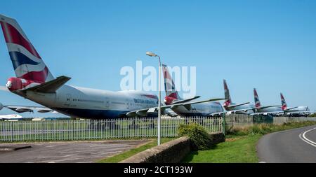 Kemble, Gloucestershire, Inghilterra, Regno Unito. 2020. British Airways 747 si allinea per il disassemblaggio all'aeroporto di Cotswold a causa dell'epidemia di Covid. Foto Stock