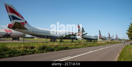 Kemble, Gloucestershire, Inghilterra, Regno Unito. 2020. British Airways 747 si allinea per il disassemblaggio all'aeroporto di Cotswold a causa dell'epidemia di Covid. Foto Stock