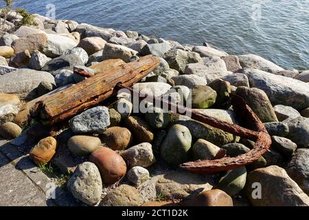 Antico ancora arrugginita, Glowe, Rügen, Meclemburgo-Pomerania occidentale, Germania Foto Stock