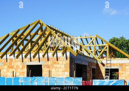 costruzione di una nuova casa residenziale tetto struttura in legno Foto Stock