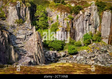 Abbandonati i volti di lavoro in piena luce alla cava di ardesia Dinorwic Nel Galles del Nord Foto Stock