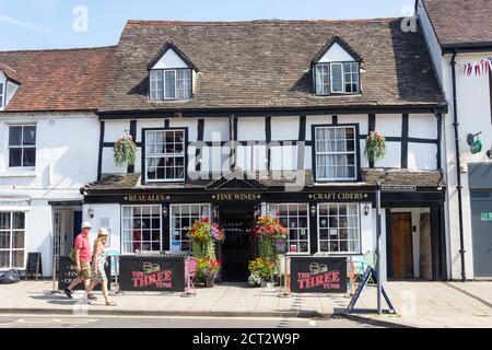 18 ° secolo The Three Tuns Pub, High Street, Alcester, Warwickshire, Inghilterra, Regno Unito Foto Stock